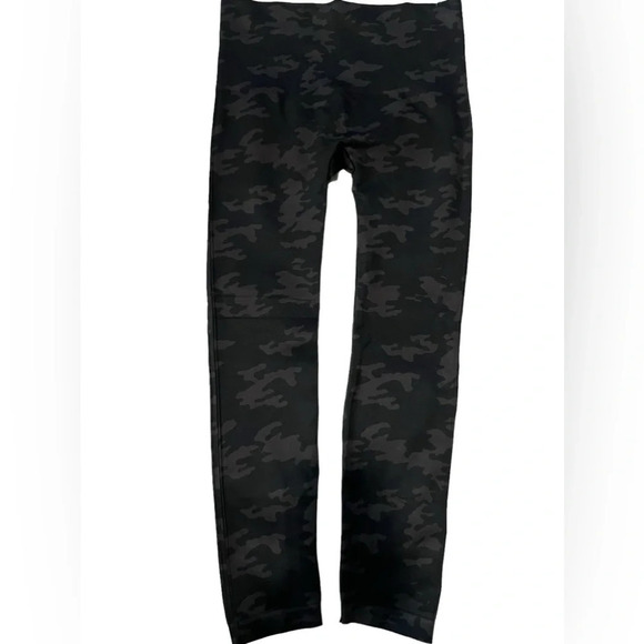 Spanx Look At Me Now High Waisted Stretch Leggings Pants Black Camo Size X-Small - Picture 9 of 11